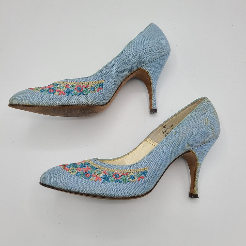 Vintage Mademoiselle Triumph Last Embroidered Floral Baby Blue Pumps Heels - Picture 4 of 10